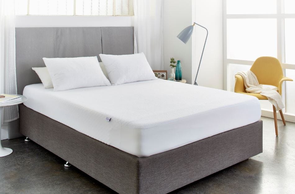 Comfortshield Deluxe Mattress Protector   607074 King 183x204cm 1200ml Waterproof White